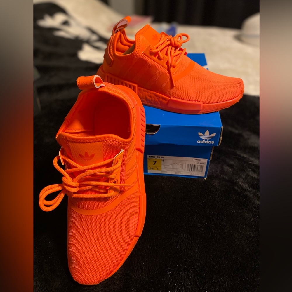 Adidas NMD R1 Women's Running Shoes Women 7 impact orange NIB
